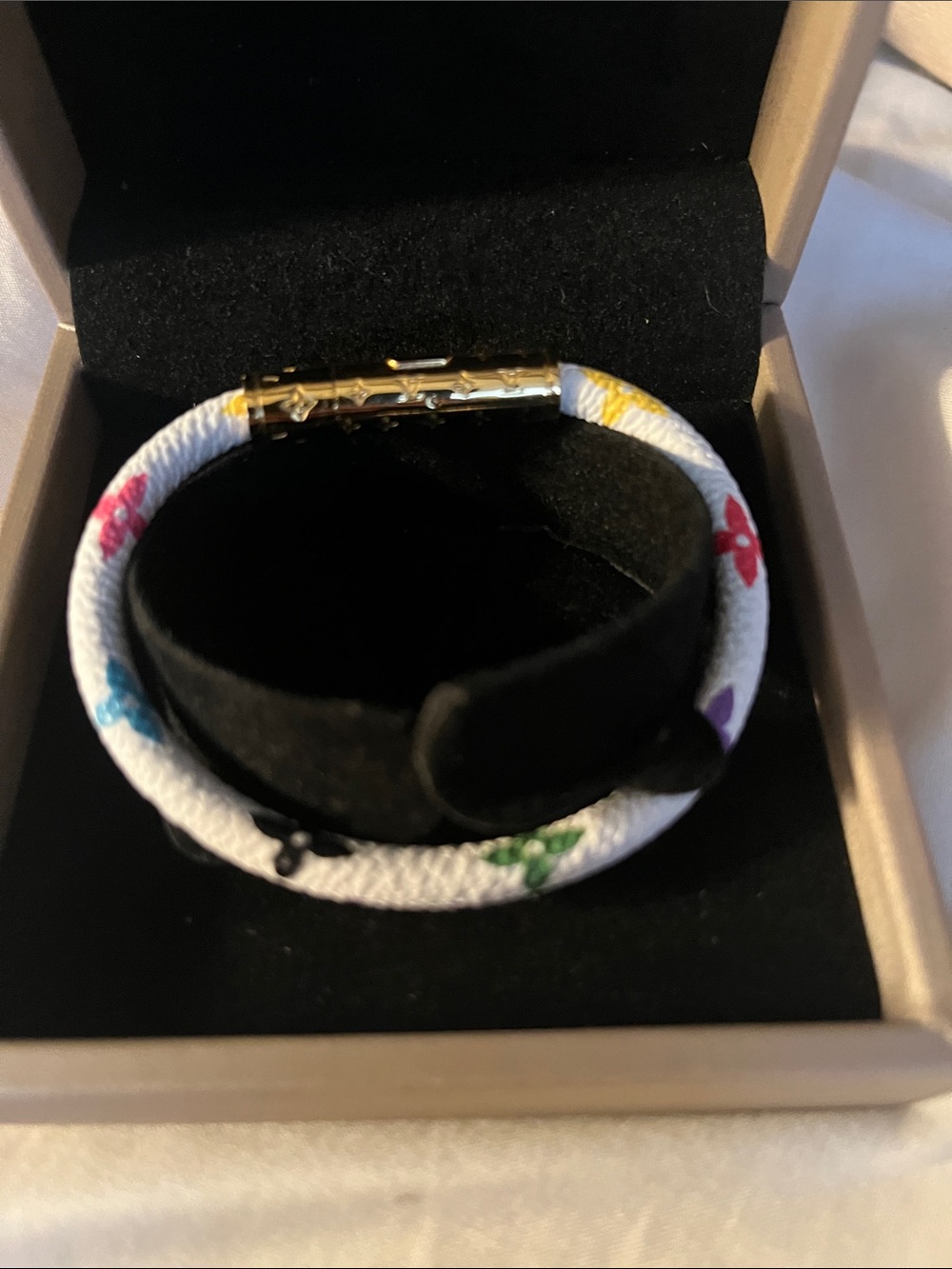White Floral Print Cord Bracelet with Gold Cylinder Clasp